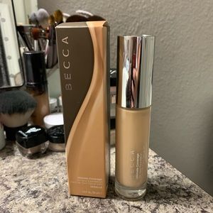 Becca 24 Hour Foundation in shade Vanilla